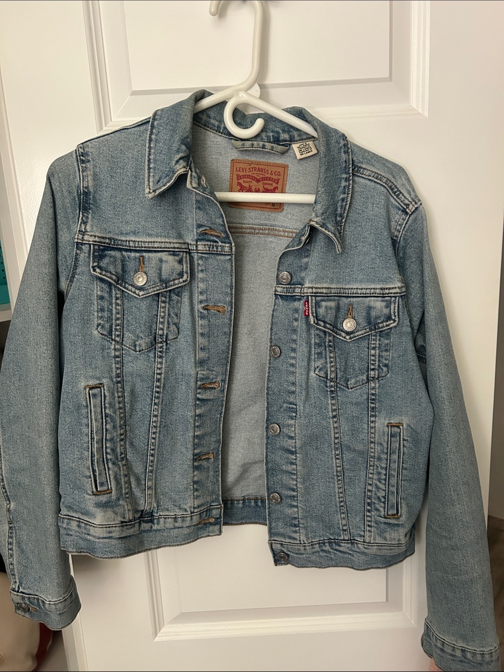 Levi's women’s Light Wash Blue Denim Jacket